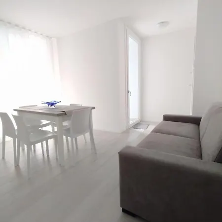 F2 - Ocean Blue Apartment